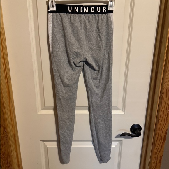 Girls Size Medium Under Armour Gray Joggers - Picture 4 of 7